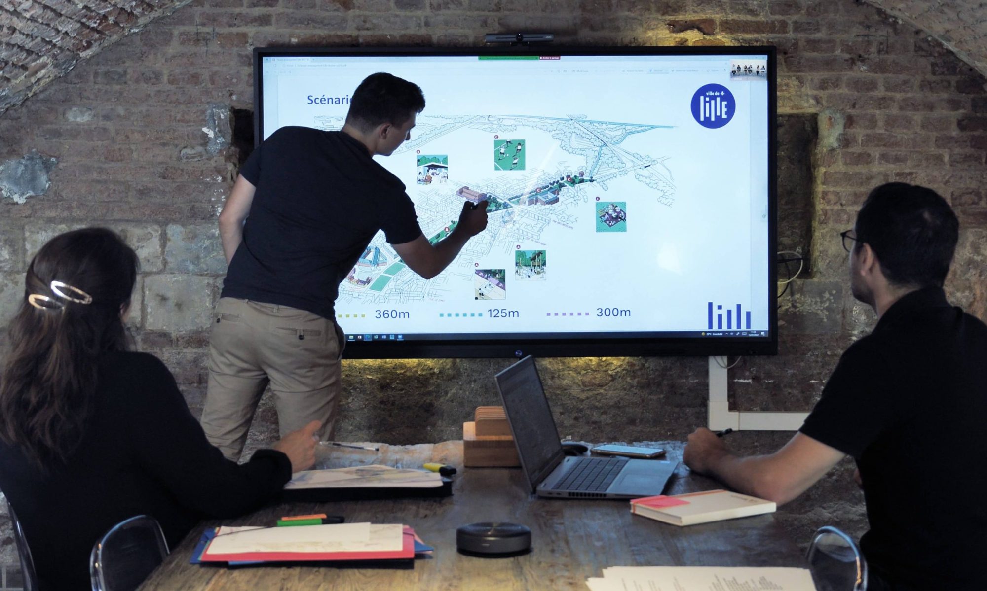 ecran LCD pour salle de réunion